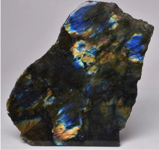 Labradorite: The Enigmatic Iridescent  Gemstone