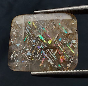 The Enigmatic Rainbow Lattice Sunstone from Tomkap Mine