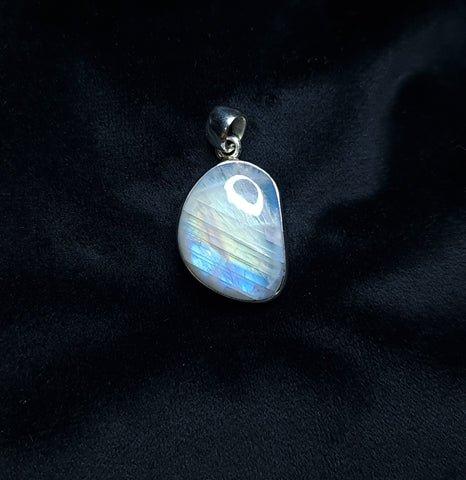 Rainbow Moonstone Pendant 3SSRMP3