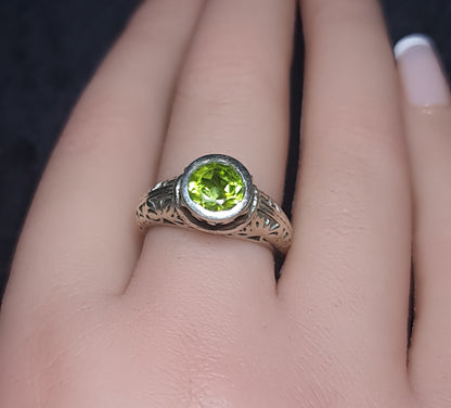 Peridot Ring size 8 3SSPDR1