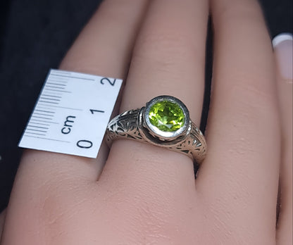 Peridot Ring size 8 3SSPDR1