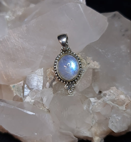 Rainbow Moonstone Pendant 3SSRMP4