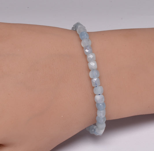 AQUAMARINE BEADED BRACELET J17