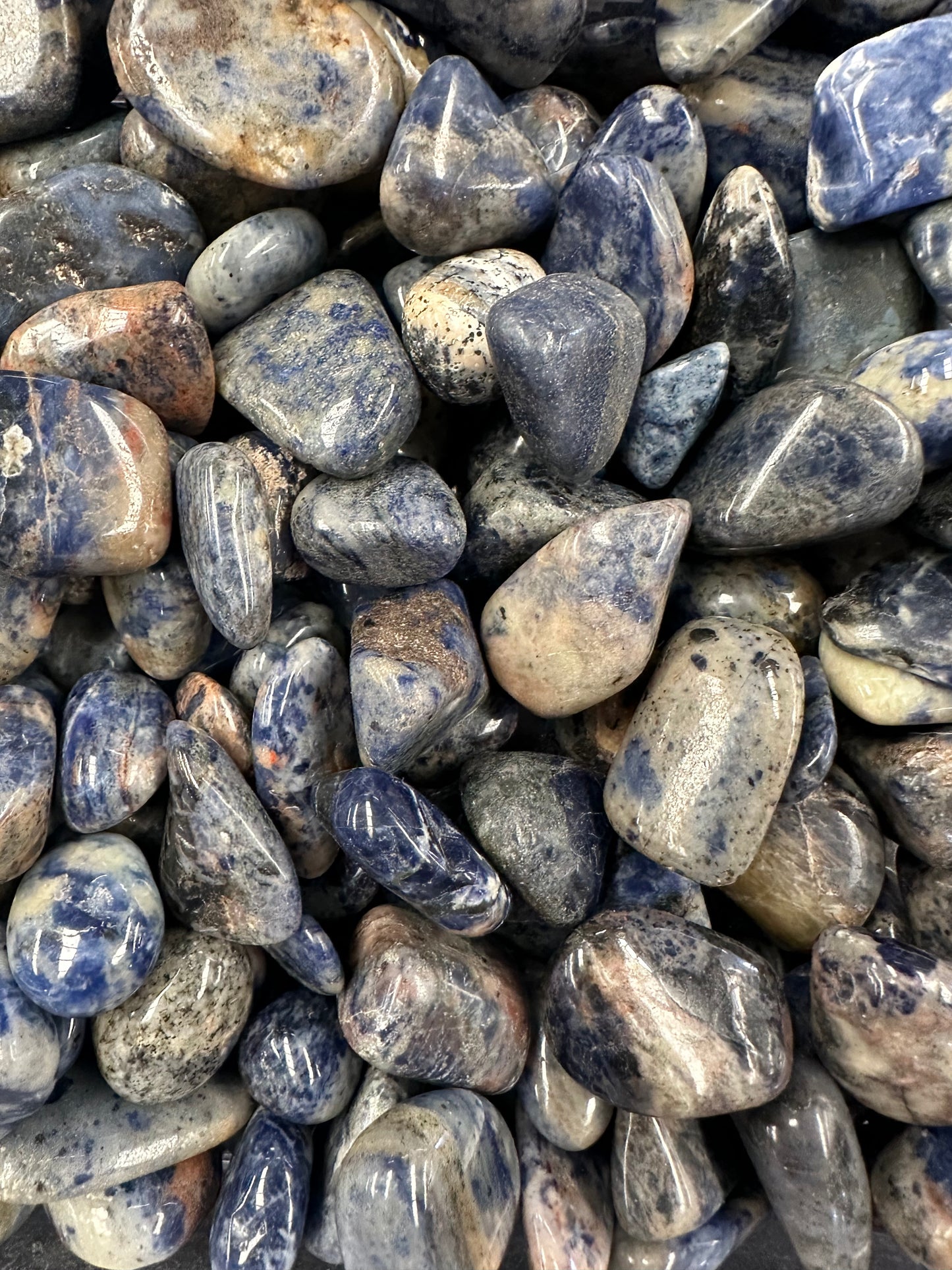 SODALITE CRYSTAL POLISHED TUMBLE STONE T28