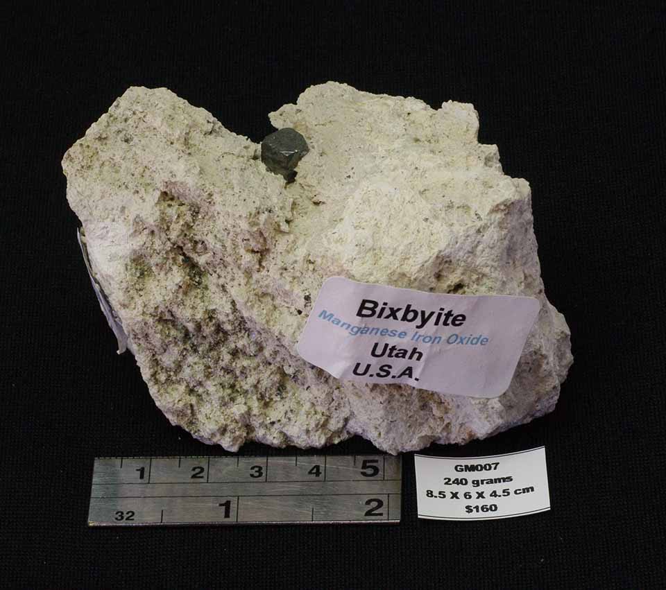 BIXBYITE MINERAL SPECIMEN MANGANESE IRON OXIDE GM007