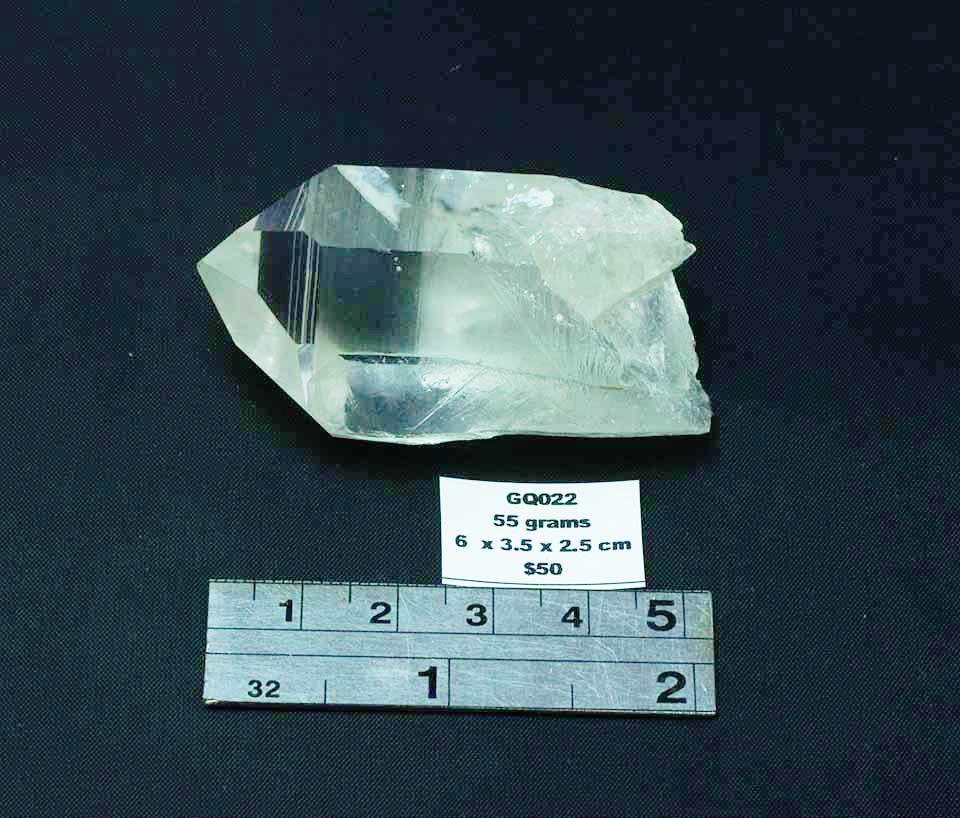 QUARTZ NATURAL CRYSTAL POINT GQ022