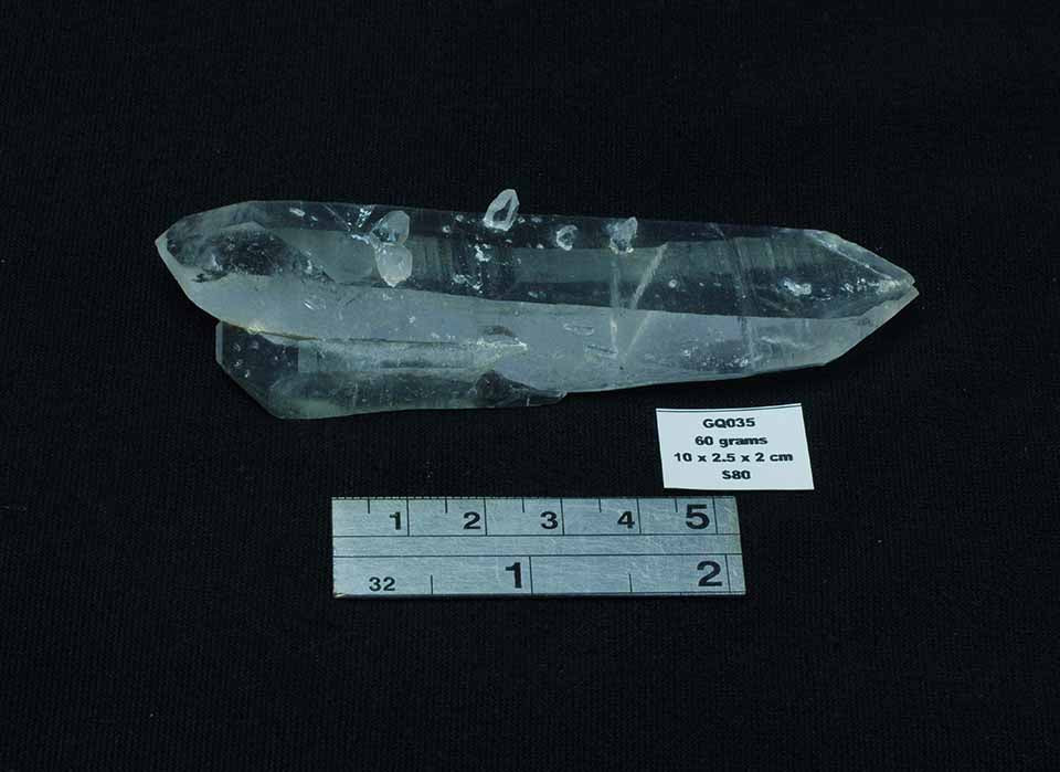 QUARTZ NATURAL CRYSTAL POINT GQ035