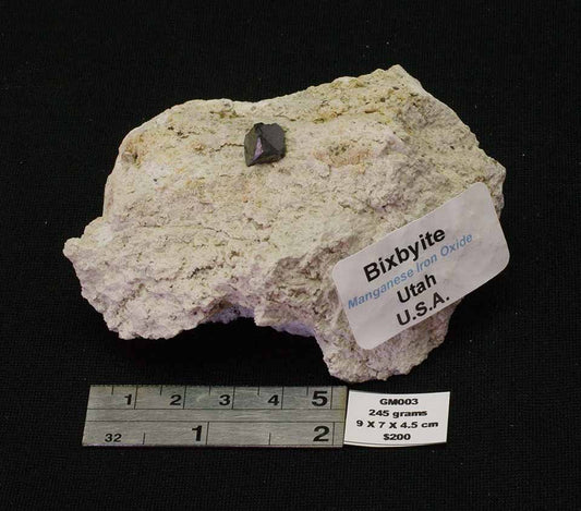 BIXBYITE MINERAL SPECIMEN MANGANESE IRON OXIDE GM003