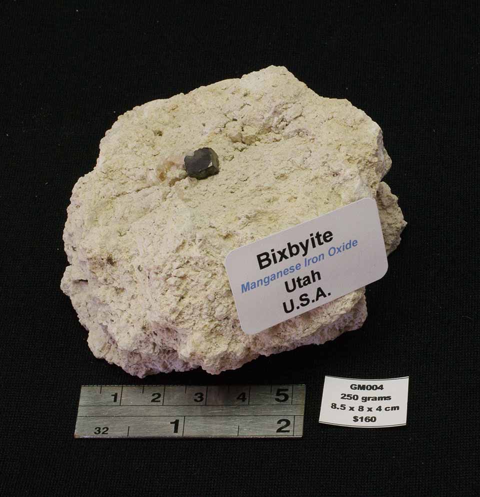 BIXBYITE MINERAL SPECIMEN MANGANESE IRON OXIDE GM004