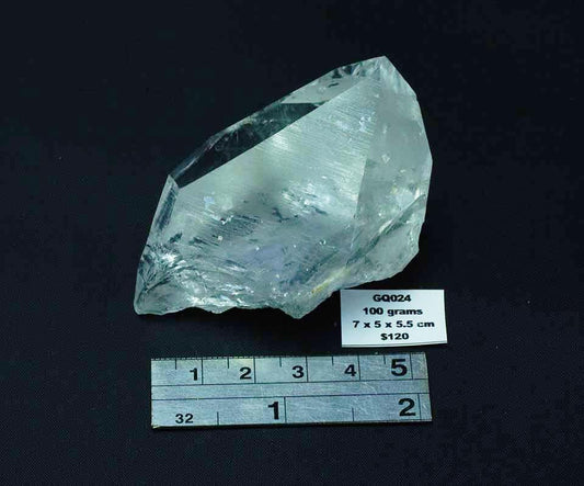 QUARTZ NATURAL CRYSTAL POINT GQ024