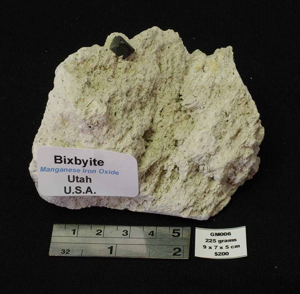 BIXBYITE MINERAL SPECIMEN MANGANESE IRON OXIDE GM006