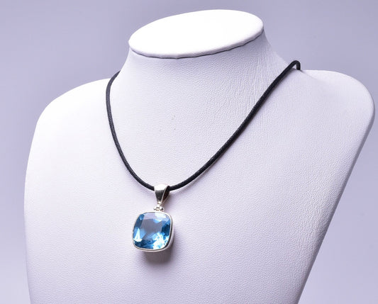 BLUE TOPAZ PENDANT J01