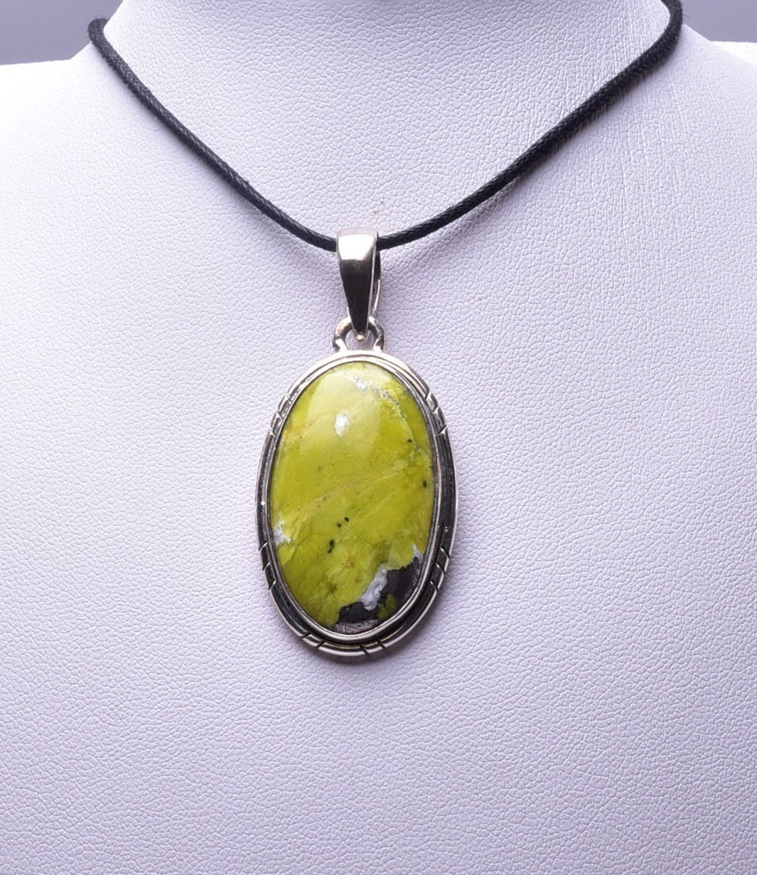 LIZARDITE PENDANT J39