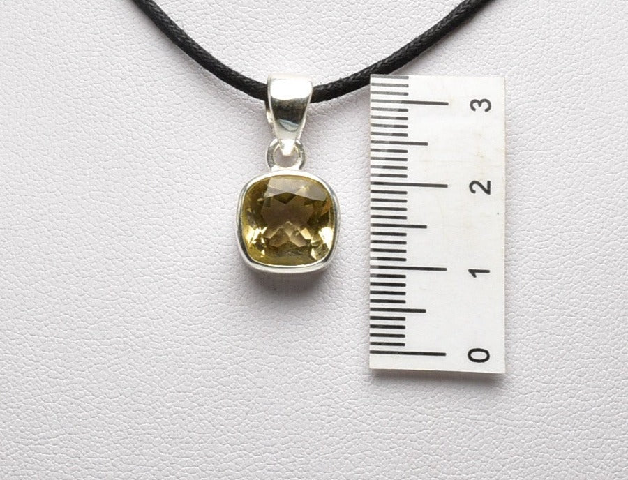 CITRINE CRYSTAL PENDANT J55