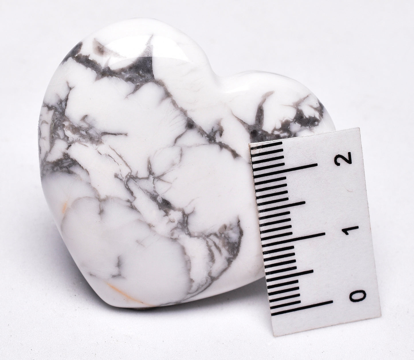 HOWLITE HEART CARVING P1129