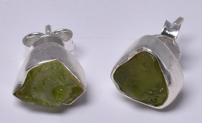 PERIDOT STUD EARINGS J219