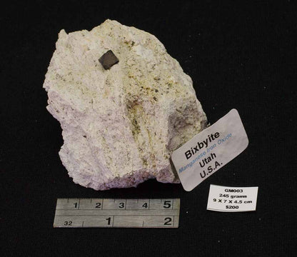 BIXBYITE MINERAL SPECIMEN MANGANESE IRON OXIDE GM003